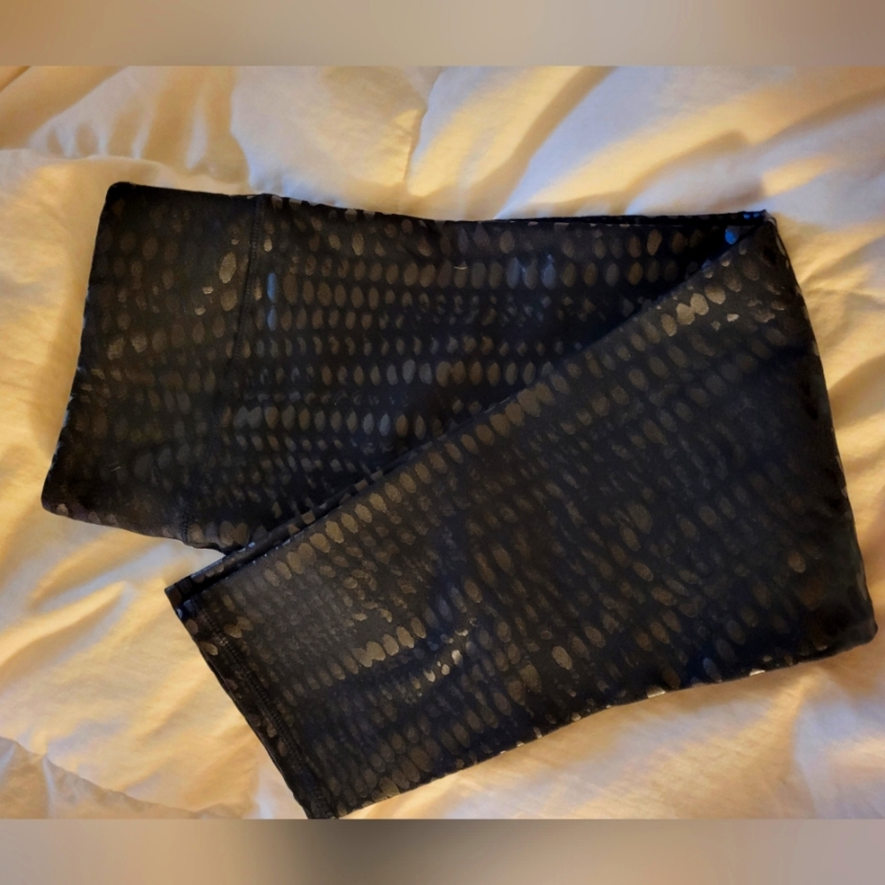 Fabletics ~ Mid-calf length leggings
